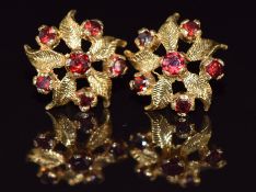 A pair of 9ct gold earrings set with garnets, 2.7g, 1.2cm