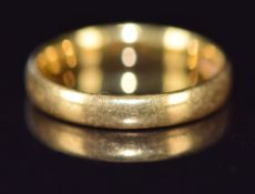 A 22ct gold wedding band / ring, 3.6g, size K
