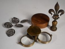 Five Art Nouveau hallmarked silver openwork buttons, Chester 1902, maker James Deakin & Sons,