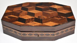 Specimen wood octagonal box with geometric decoration to lid and Tunbridge or Sorrento inlay to