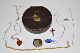 A collection of jewellery including buckle set with agate, silver bracelet, silver necklaces, silver