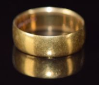 A 22ct gold wedding band / ring, 6.2g, size R