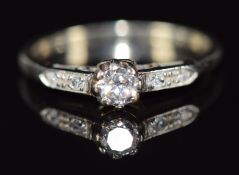 An 18ct white gold ring set with diamonds, 2.1g, size L