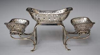 Hukin & Heath Edward VII hallmarked silver centrepiece, comprising strand and three detachable bon