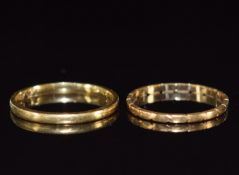 Two 18ct gold bands / rings, 2.5g, size J/K