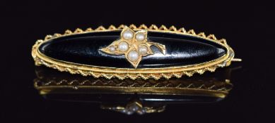 Victorian / Edwardian 15ct gold brooch set with French jet / onyx and seed pearls in a ivy shaped