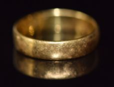 A 22ct gold wedding band / ring, 3g, size I