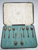 Walker & Hall George V cased set of eight hallmarked silver tea or coffee spoons and tongs,