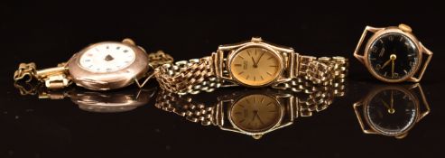Three ladies wristwatches comprising Tissot 9ct gold example with black dial, Seiko on 9ct gold