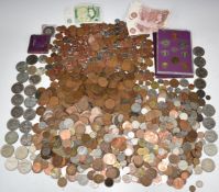 A large quantity of UK coinage, includes redeemable examples, modern crowns, small amount George