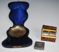 Cased Edward VII hallmarked silver shell shaped butter dish and knife, Birmingham 1909, maker