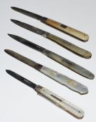 Five hallmarked silver bladed mother of pearl handled folding fruit knives including a double