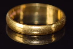 A 22ct gold wedding band / ring, 3.5g, size M