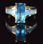 A 9ct gold ring set with London and Swiss blue topaz, 4.5g, size N
