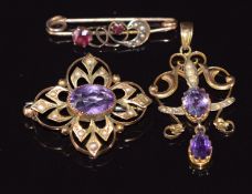 Edwardian 9ct gold pendant and two 9ct gold Edwardian brooches, all set with amethysts and seed