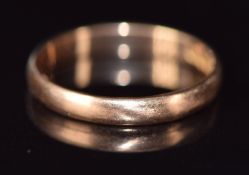 A 9ct gold wedding band / ring, 1.85g, size L