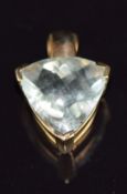 A 9ct gold pendant set with an aquamarine, 4.2g, 2 x 1.3cm