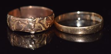 Two 9ct gold rings, 3.7g