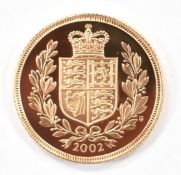 Queen Elizabeth II 2002 gold full sovereign, shield and wreath reverse, in Royal Mint case