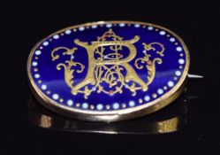 Victorian 9ct gold brooch set with a porcelain plaque with enamel decoration, 3.5 x 2.5cm