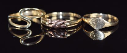 Three 9ct gold rings, 3.8g