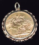 A 1913 gold full sovereign in 9ct gold pendant mount, 9.4g
