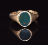 A 9ct gold signet ring set with bloodstone, 3g, size J