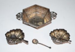 George V hallmarked silver hexagonal bon bon dish, Birmingham 1915, maker Synyer & Beddoes, width