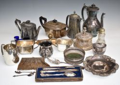 Elkington silver plated desk stand, the hinged lid opening to reveal velvet fitted interior and