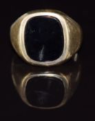 A 9ct gold ring set with onyx, 7.2g, size P
