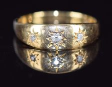 Victorian 18ct gold ring set with diamonds in a star settings, 4.4g, size O/P