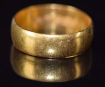 A 22ct gold wedding band / ring, 4.2g, size L