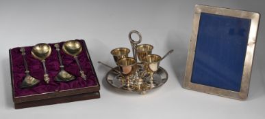 Modern hallmarked silver photograph frame to suit 7 x 5 inch photo, with blue velvet easel back, a