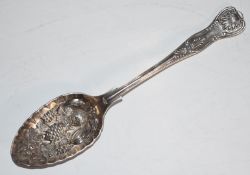 Elizabeth II hallmarked silver King's pattern berry spoon, Sheffield 1972, maker Cooper Brothers &