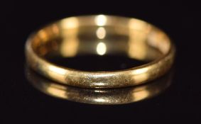 A 22ct gold wedding band / ring, 2.8g, size Q