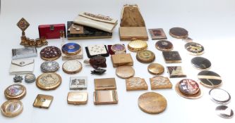 A collection of compacts including Art Deco, Stratton, Avon, Mascot, guilloché enamel, mother of
