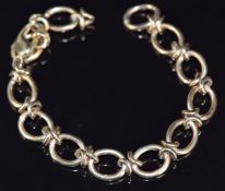 A 9ct gold bracelet made up of oval links, 28.6g