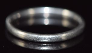 A platinum wedding band / ring, 4.7g, size Q