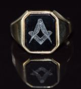 A 9ct gold ring set with onyx with carved Masonic symbol, 5.6g, size N
