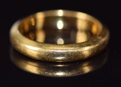 A 22ct gold wedding band / ring, 6.5g, size M