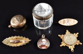 Two 9ct gold brooches, one set with a diamond, a 9ct gold sovereign case (18.6g), 9ct gold locket,