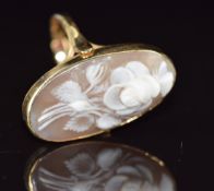 A 9ct gold ring set with a cameo depicting roses, 6.5g, size O