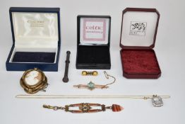Brooches including 9ct gold, Victorian yellow metal and pinchbeck cameo, 9ct gold chain, pinchbeck