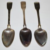 Set of three Georgian hallmarked silver Fiddle pattern table spoons, Exeter 1821, maker Simon
