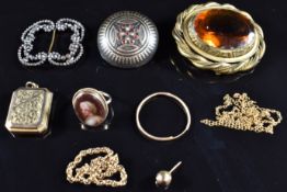 Victorian 9ct gold back and front locket decorated with clover, tortoiseshell brooch set with