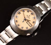 Bulova Accutron gentleman's wristwatch with day and date aperture, luminous hands, blue centre