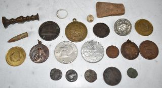 A small quantity of metal detecting finds etc, includes Roman coins, William and Mary halfpenny,