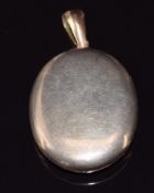 Victorian yellow metal locket, 17.3g, 5 x 3cm