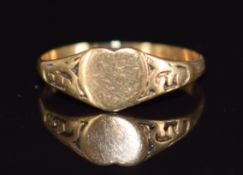 A 9ct gold heart signet ring, 0.6g, size H