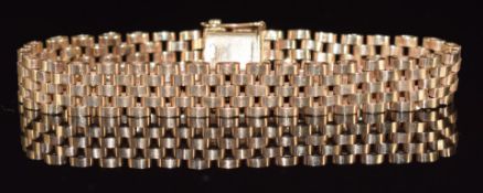 A 9ct gold bracelet made up of rectangular links, 21.3g, 18cm